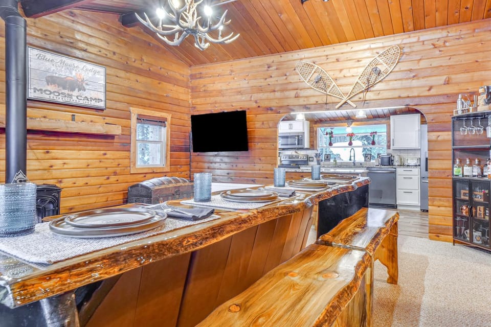 5 Mi to Breckenridge Ski Resort: Cozy Wood Cabin! Cabin in Blue River
