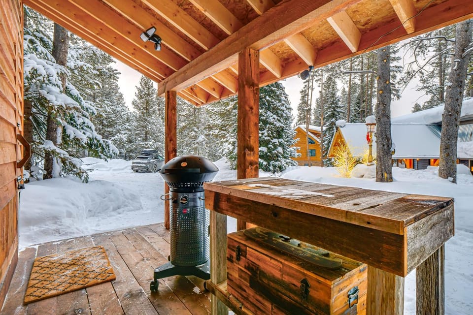 5 Mi to Breckenridge Ski Resort: Cozy Wood Cabin! Cabin in Blue River