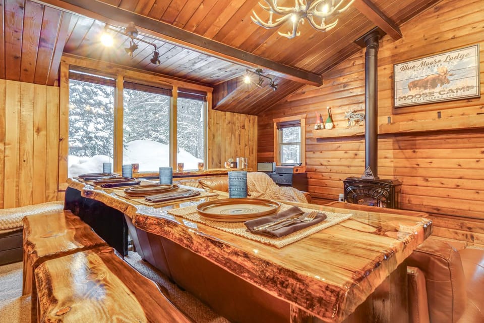5 Mi to Breckenridge Ski Resort: Cozy Wood Cabin! Cabin in Blue River
