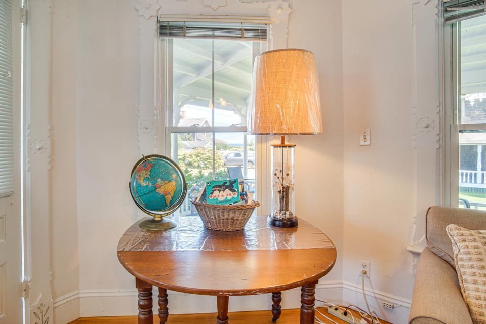 Steps to Inkwell Beach: Victorian Home! House in Oak Bluffs