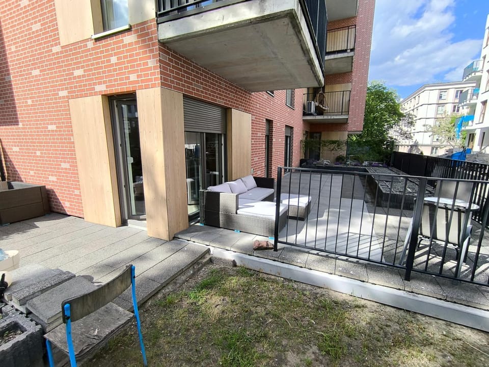 Property building, View (from property/room), Balcony/Terrace, furniture