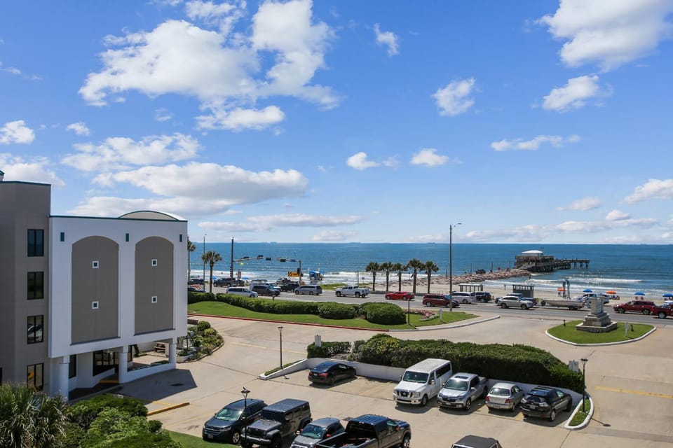 Casa Del Mar 365-Beach Days Apartment in Galveston Island
