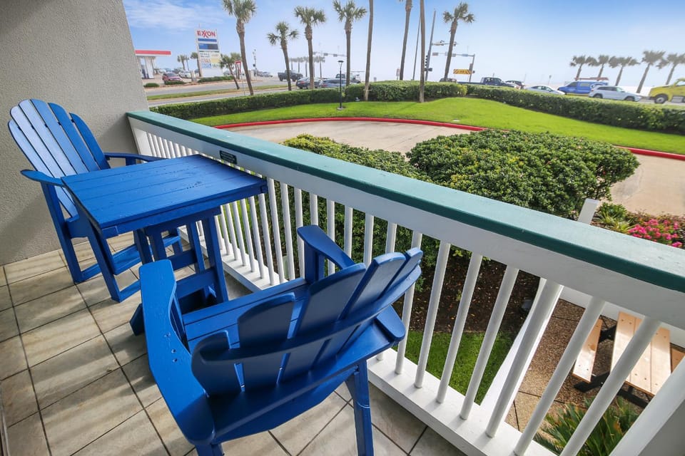 Casa Del Mar 102-Beach-a-holic Apartment in Galveston Island
