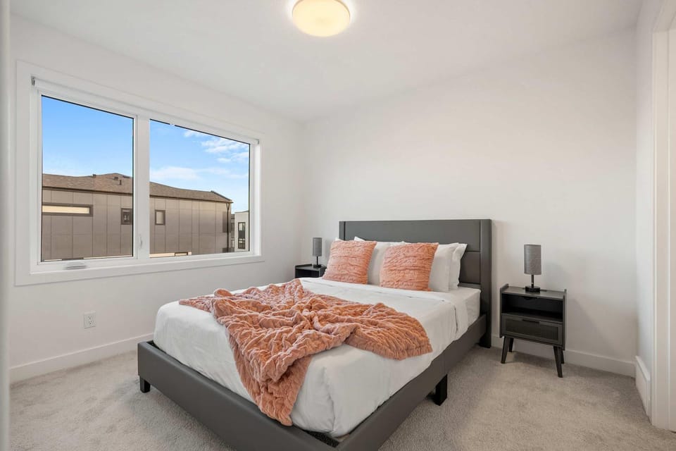Skyline Retreat Spacious 4BR Home with Balcony! House in Calgary