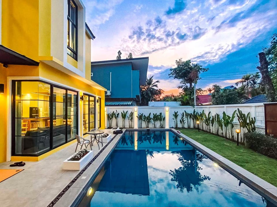 6 Bedroom Pool Villa near CIty and Airport Villa in Chiang Mai