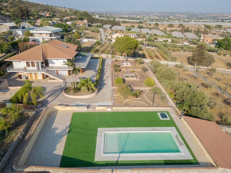 Day, Swimming pool