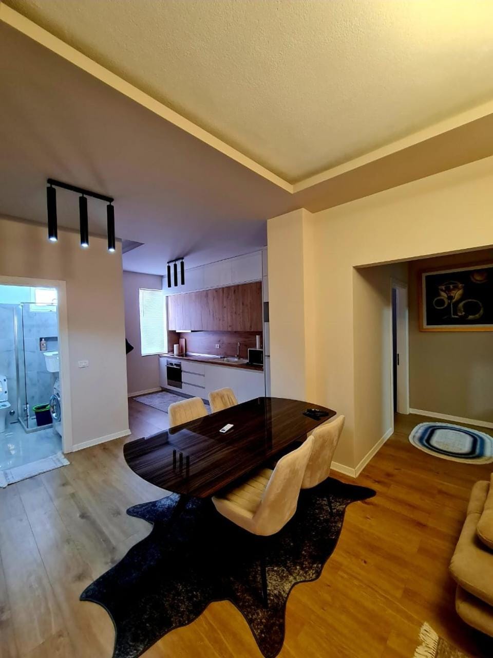 Kitchen or kitchenette, Living room, Seating area, Dining area