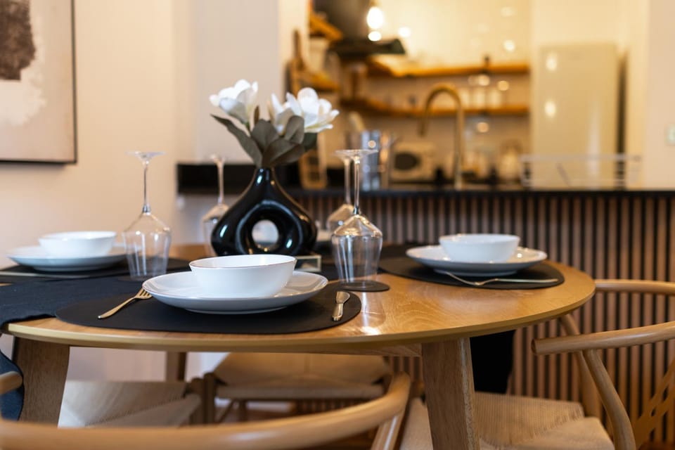 Coffee/tea facilities, Living room, Food and drinks, Seating area, Dining area, Food