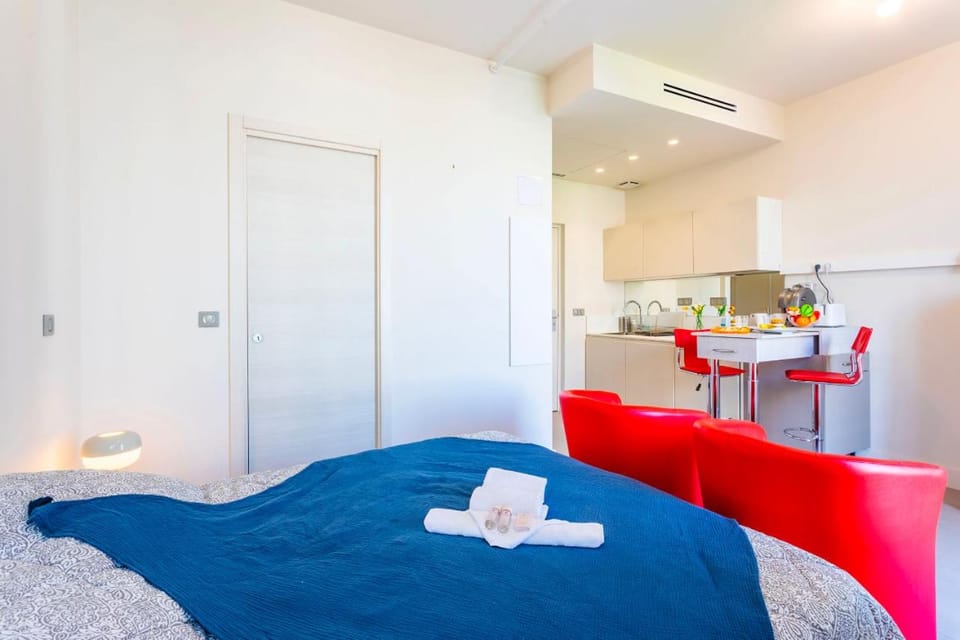 Bed, Kitchen or kitchenette, Living room, Photo of the whole room, Dining area, Bedroom, towels