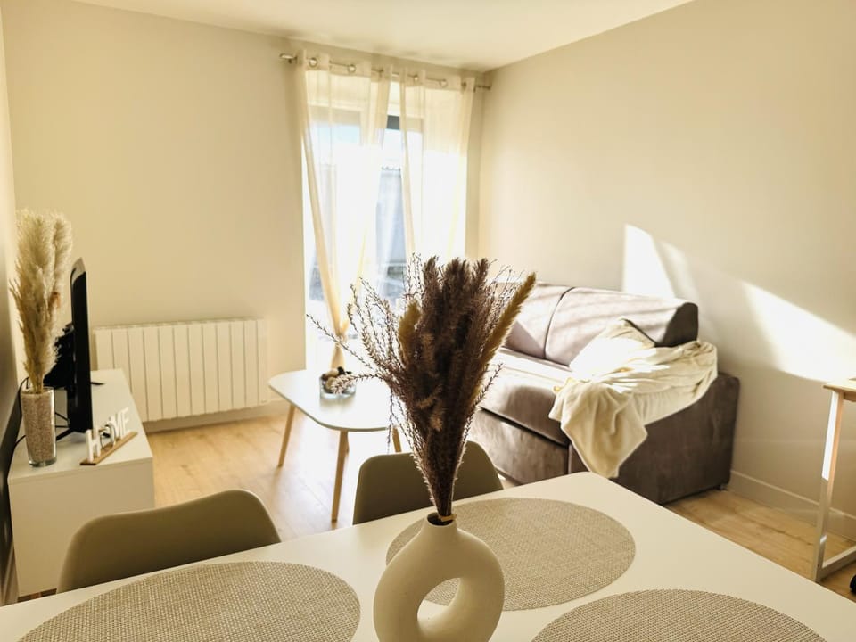 Living room, Seating area, internet