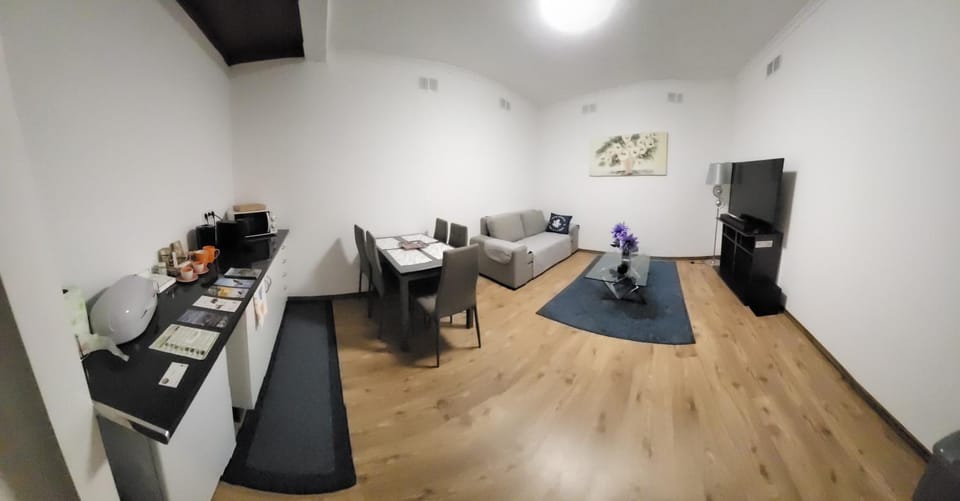 TV and multimedia, Kitchen or kitchenette, Dining area