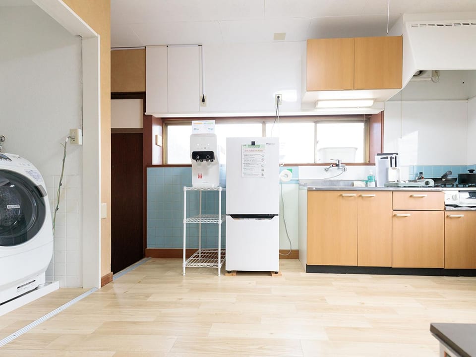Kitchen or kitchenette, washing machine