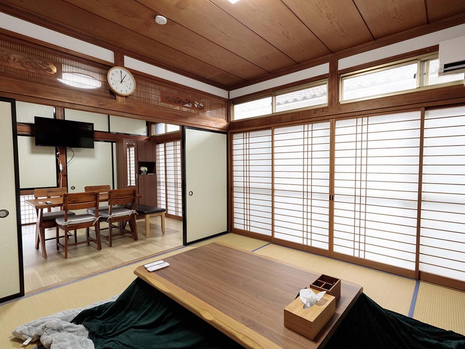 TV and multimedia, Photo of the whole room, air conditioner