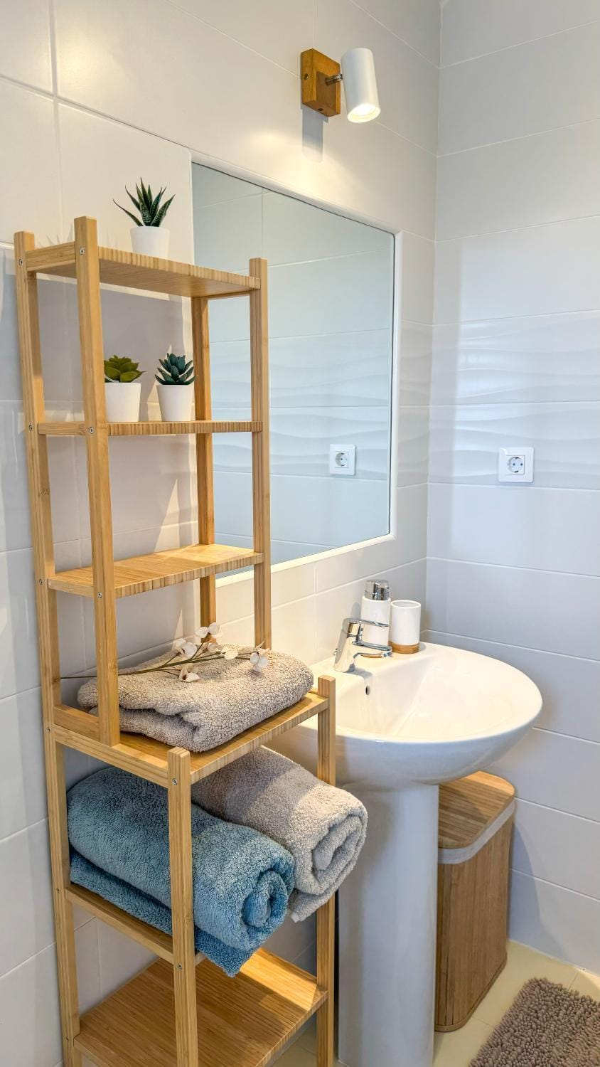 Bathroom, towels