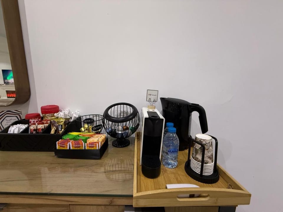 Coffee/tea facilities, Kitchen or kitchenette, Food and drinks, Food, Drinks