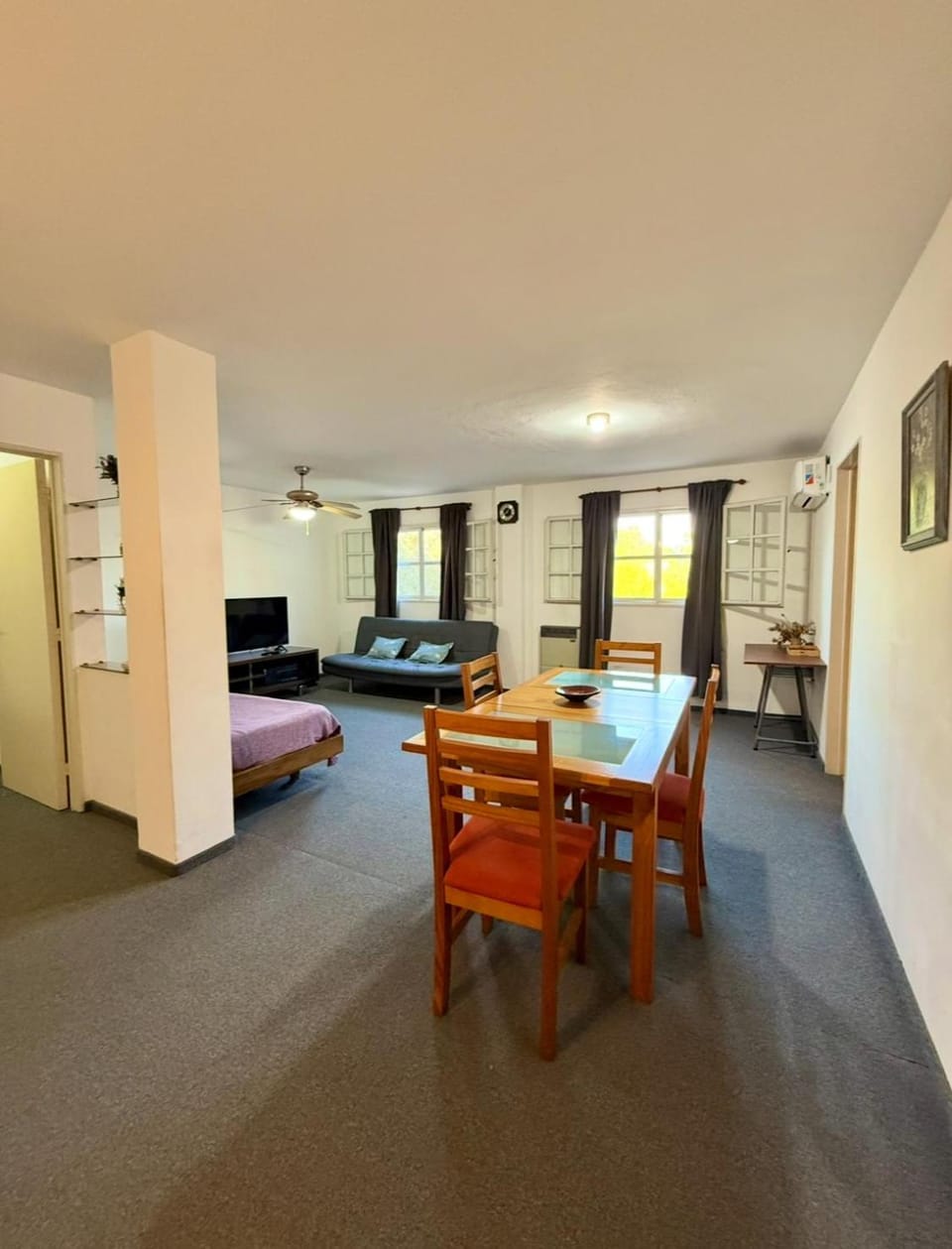 TV and multimedia, Living room, Seating area, Dining area