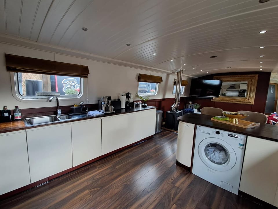 Kitchen or kitchenette, Seating area, dishwasher, internet, pet friendly, washing machine