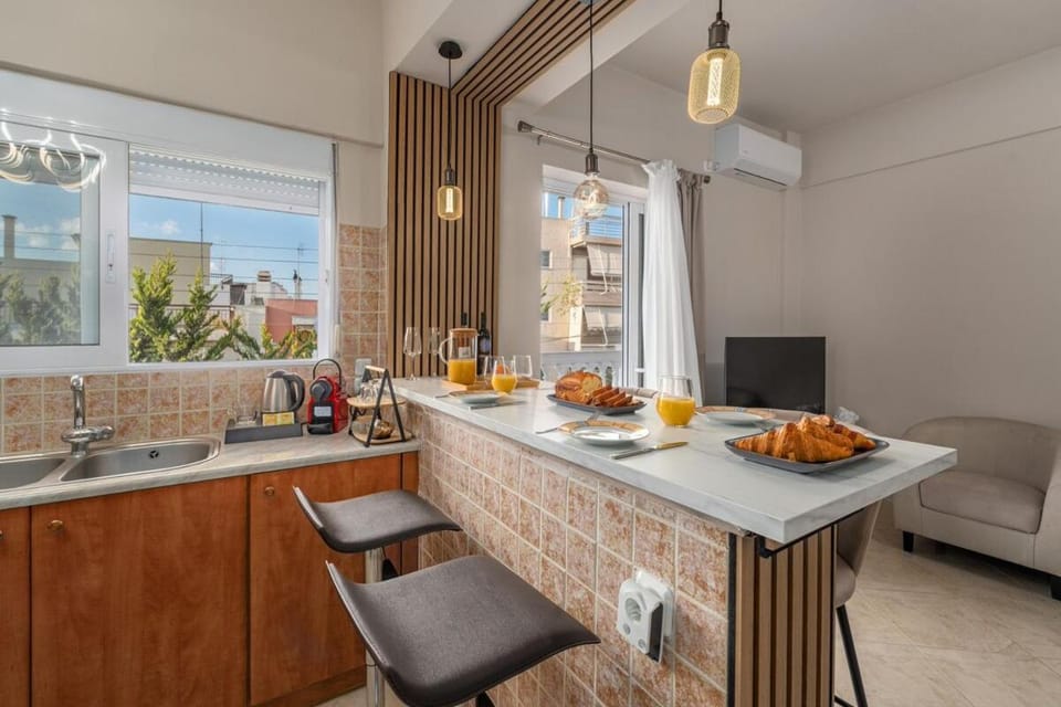 Dining area, minibar