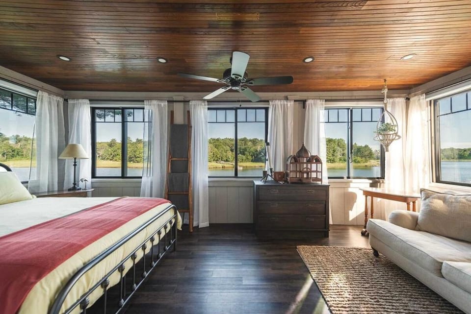 Stay at Little River House in Gloucester