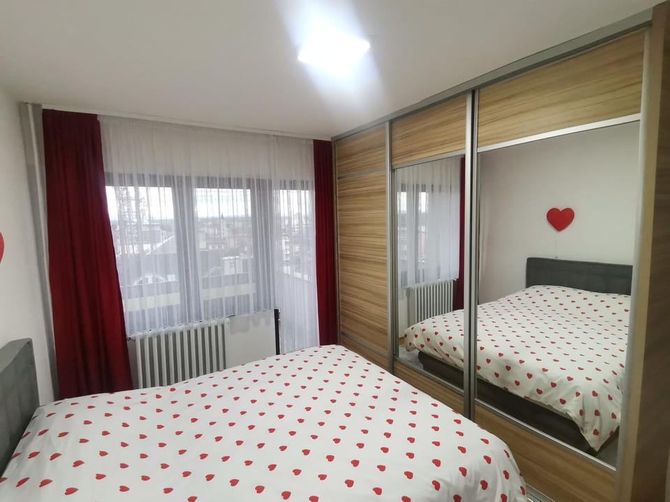 Photo of the whole room, Bedroom, internet
