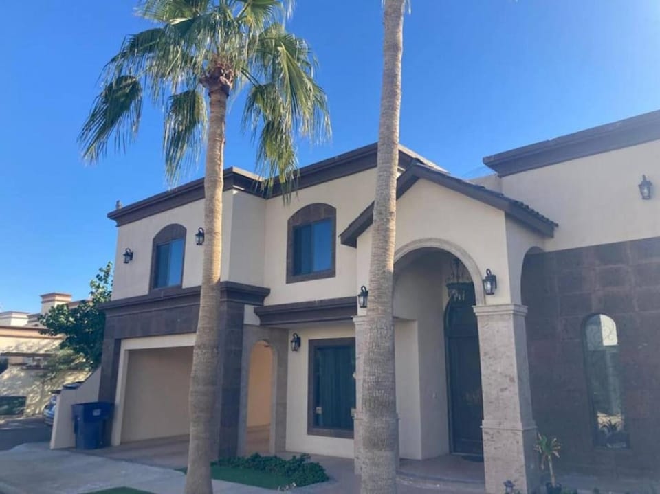 Zona Dorada Luxe Oasis Family and Pet-Friendly House in Mexicali