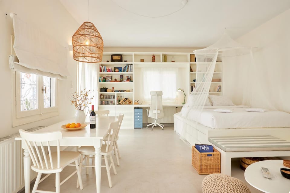 Bed, Library, Living room, Photo of the whole room, Seating area, Dining area, Bedroom