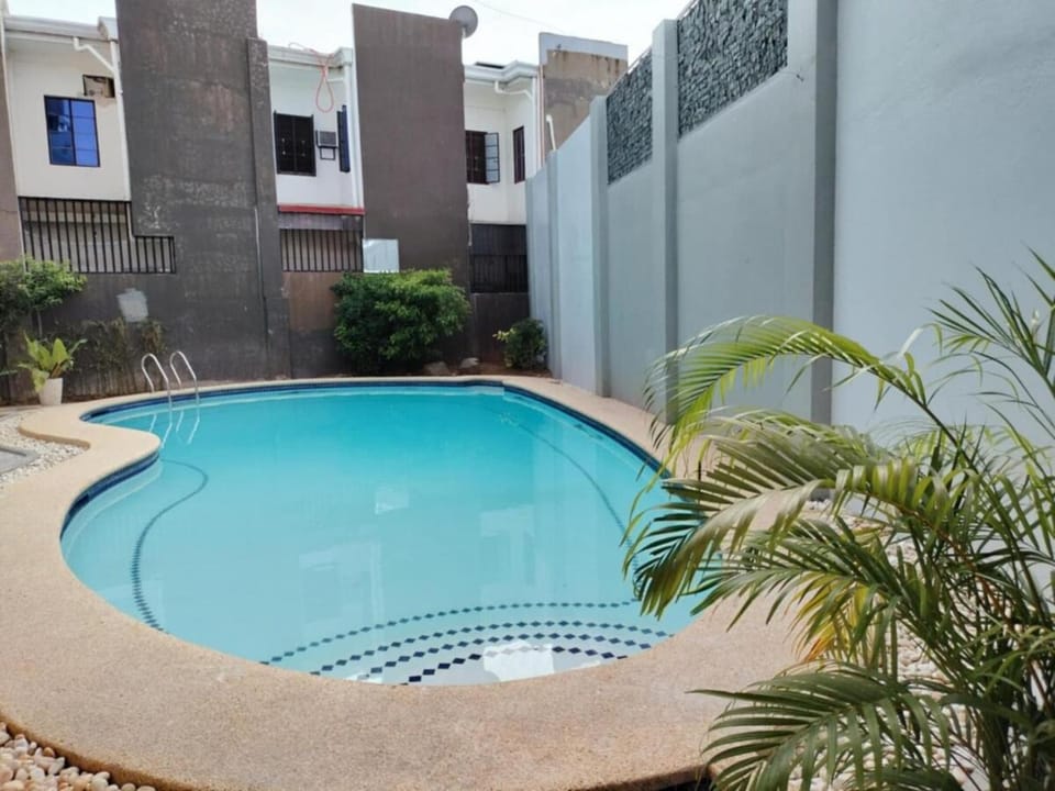 Cozy Studio near Airport Resort Apartment in Lapu-Lapu City