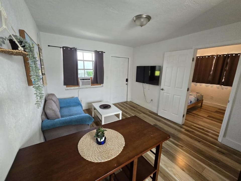 Cozy Place Near Design District - 4 Apartment in Miami