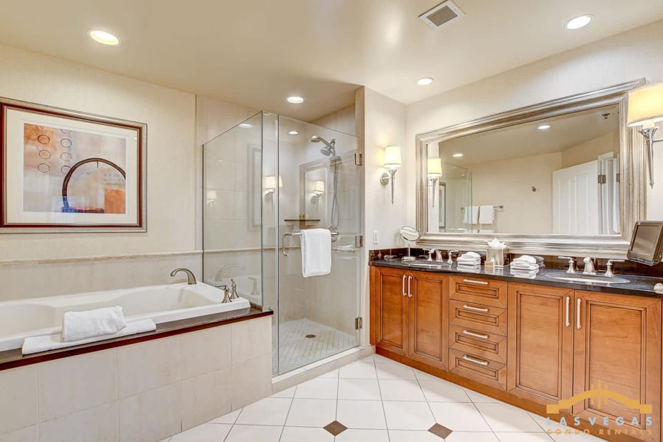 MGM Signature-22-615 Strip View Balcony Studio House in Las Vegas Strip