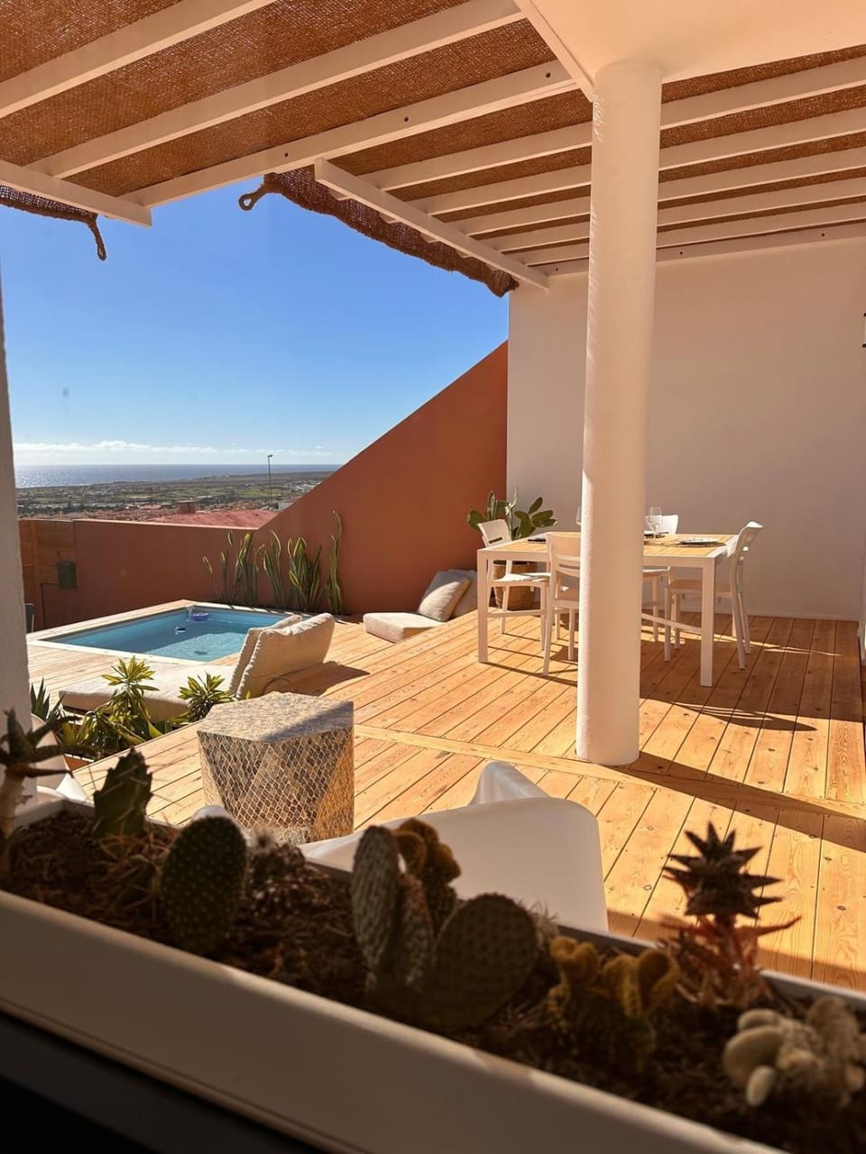 Patio, Day, Natural landscape, View (from property/room), Balcony/Terrace, Dining area, sunbed