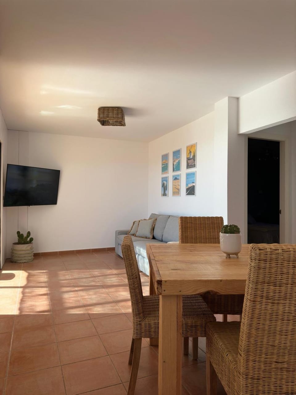 Communal lounge/ TV room, TV and multimedia, Living room, Seating area, Dining area