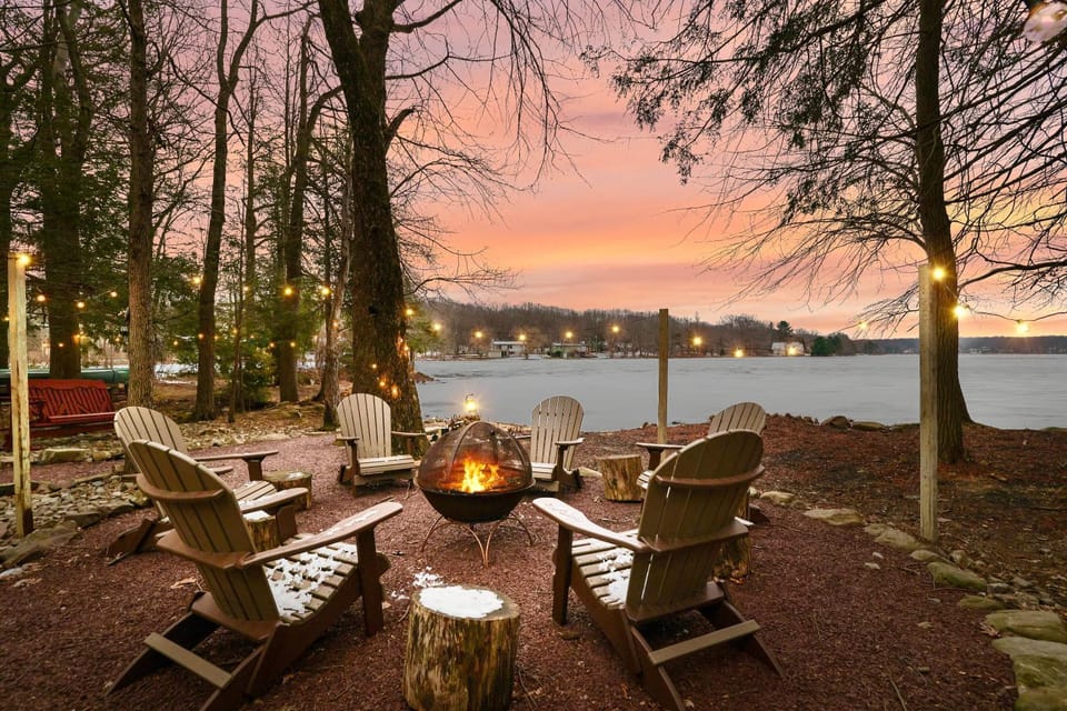 Patio, Day, Natural landscape, Seating area, Lake view, Sunrise, Sunset