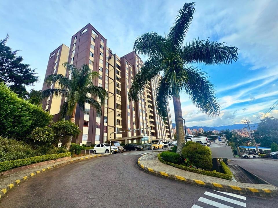 3BR Family & Corporate Friendly El Poblado Apartment in Medellin