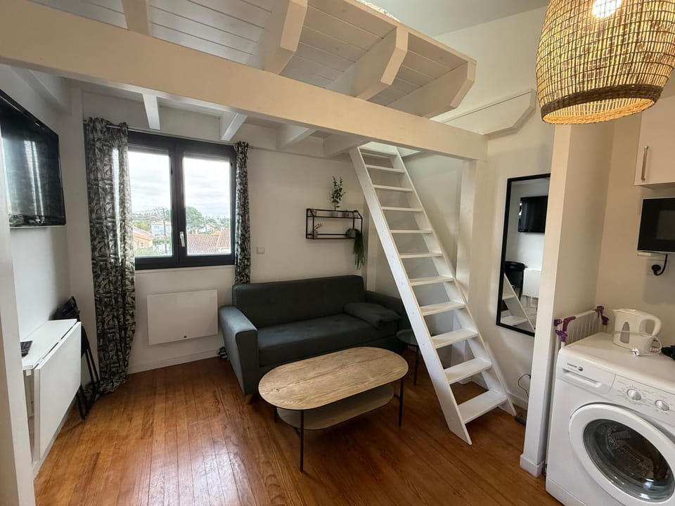 Studio Cosy Mezzanine Apartment in Mérignac