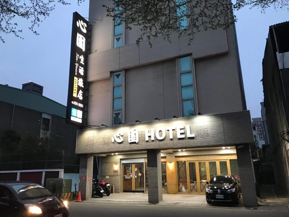 Facade/entrance