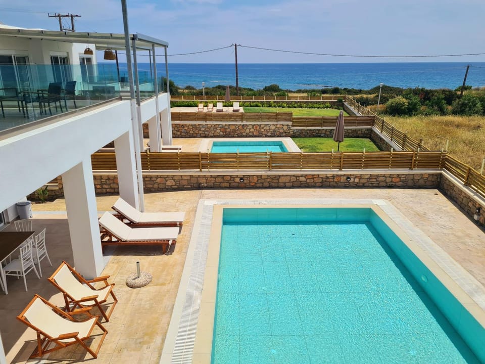 Pool view, Sea view, Swimming pool, sunbed