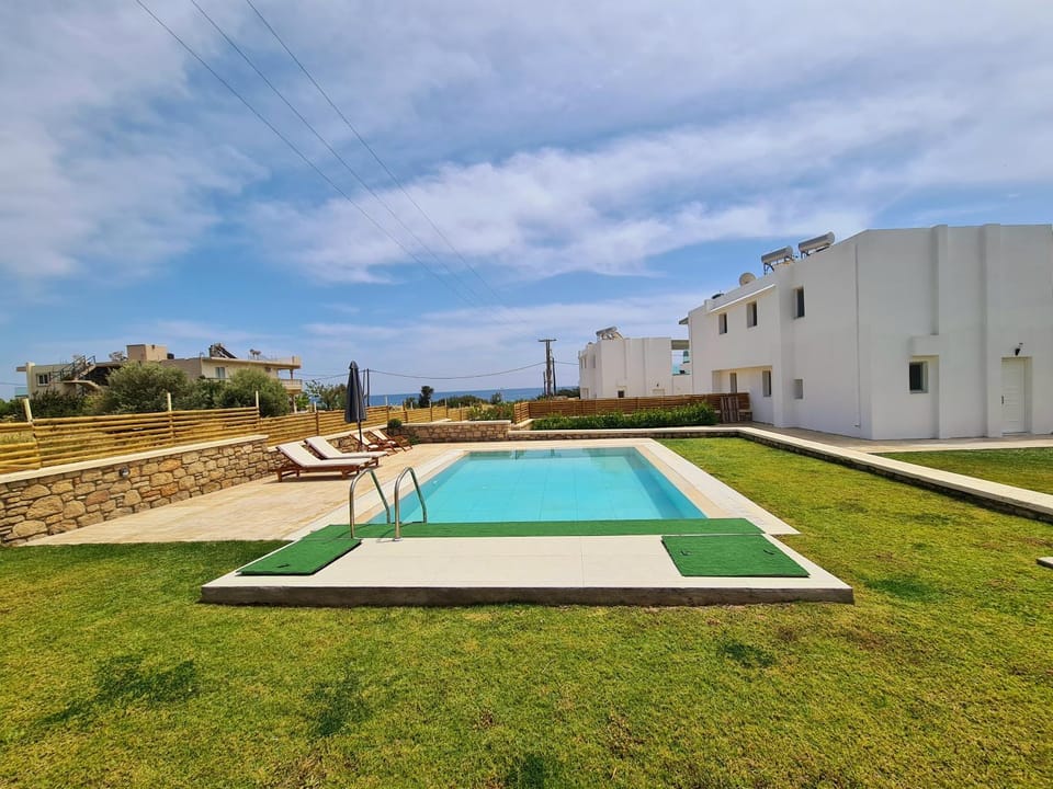 Pool view, Swimming pool, sunbed