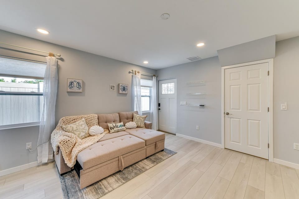 6 Mi to Dtwn: Sarasota Apt w/ Patio & Fire Pit Apartment in Sarasota
