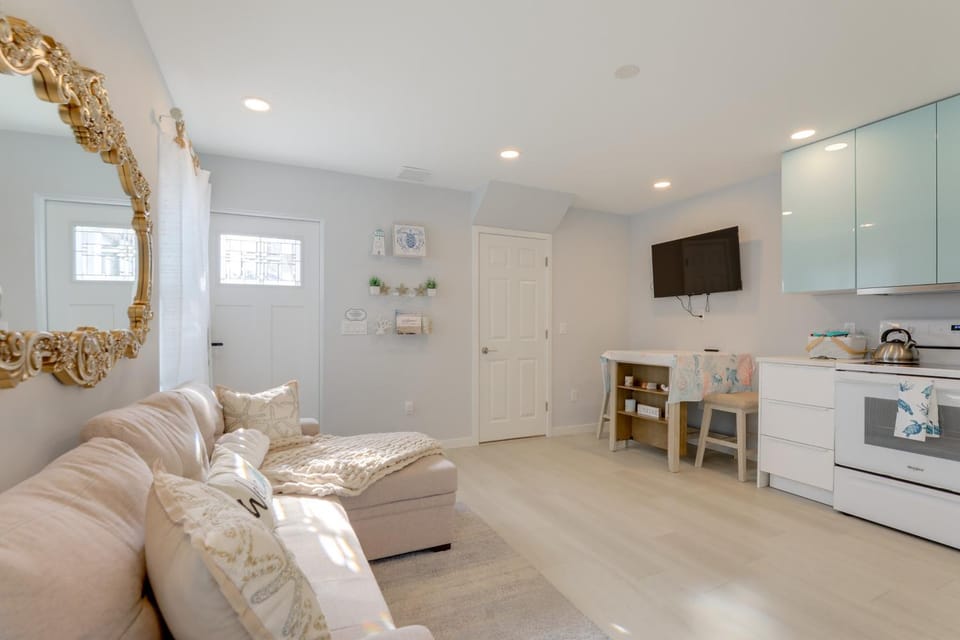 6 Mi to Dtwn: Sarasota Apt w/ Patio & Fire Pit Apartment in Sarasota