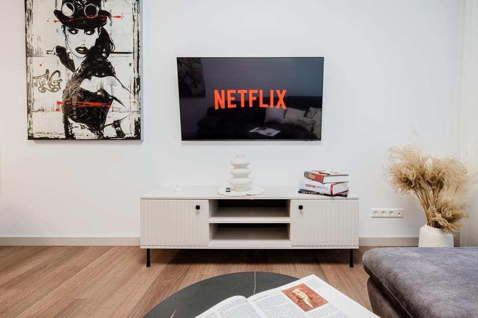 Communal lounge/ TV room, TV and multimedia, Living room, Photo of the whole room, Seating area