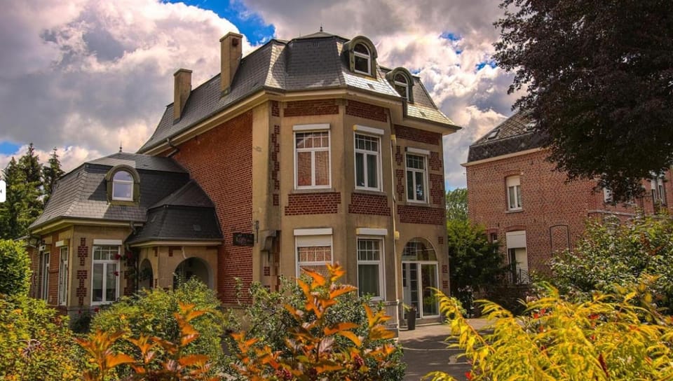 Property building, Day, Garden, Garden view