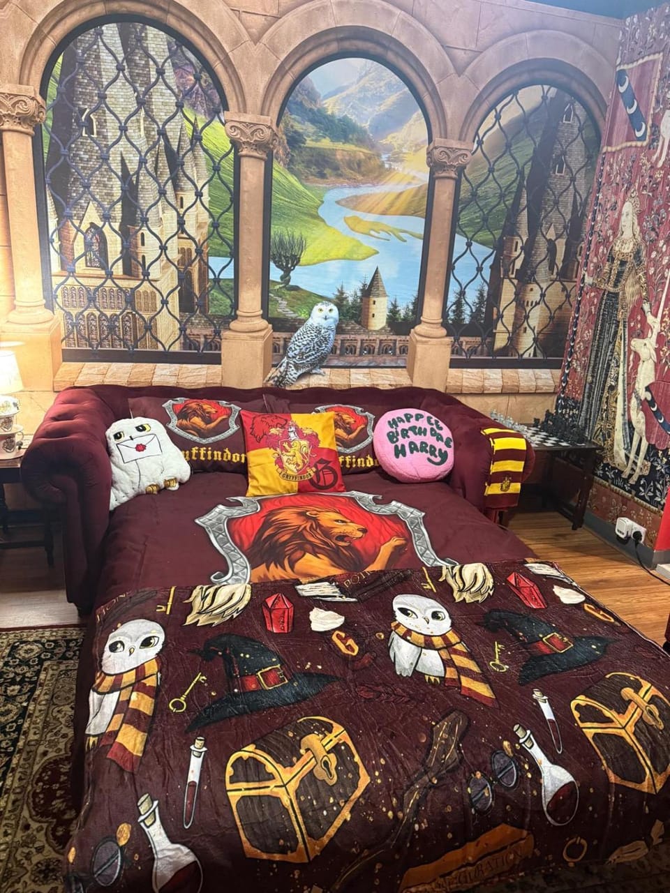 Gryffindor Common Room- Warner Bros Studios & London Apartment in Watford