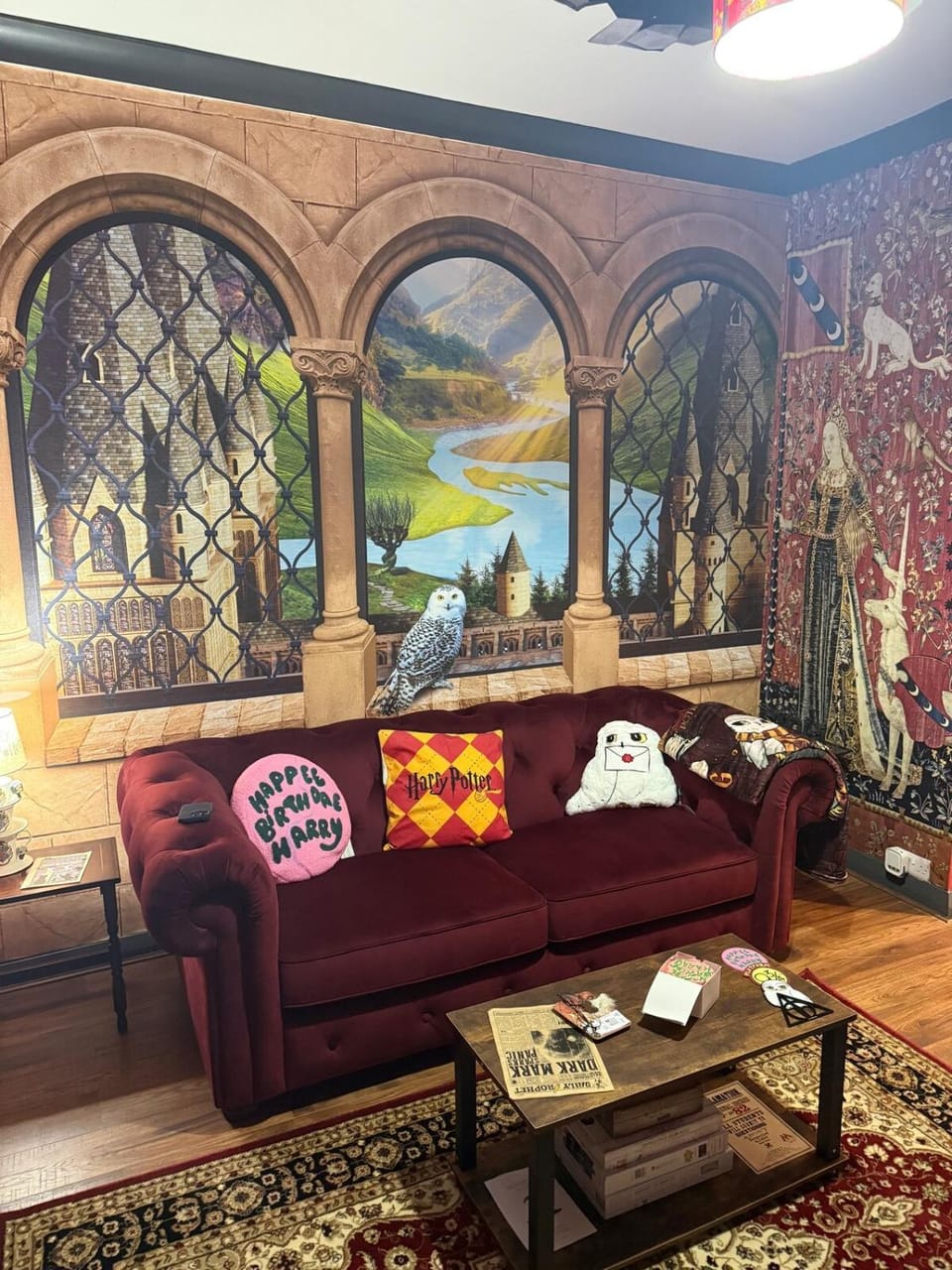 Gryffindor Common Room- Warner Bros Studios & London Apartment in Watford