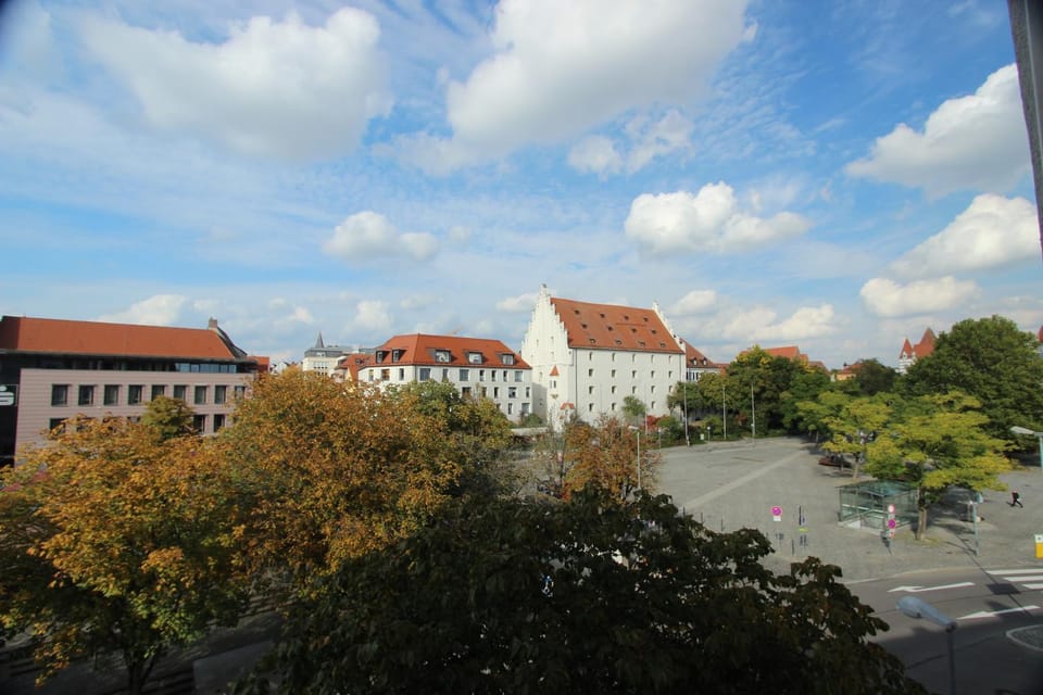 Property building, Day, Neighbourhood, Natural landscape, City view, Street view, Location