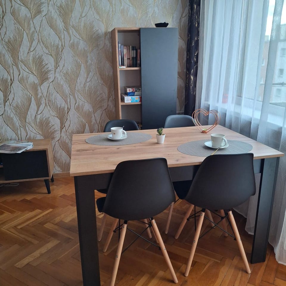 Living room, Dining area, internet
