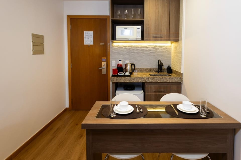 Coffee/tea facilities, Kitchen or kitchenette, Dining area