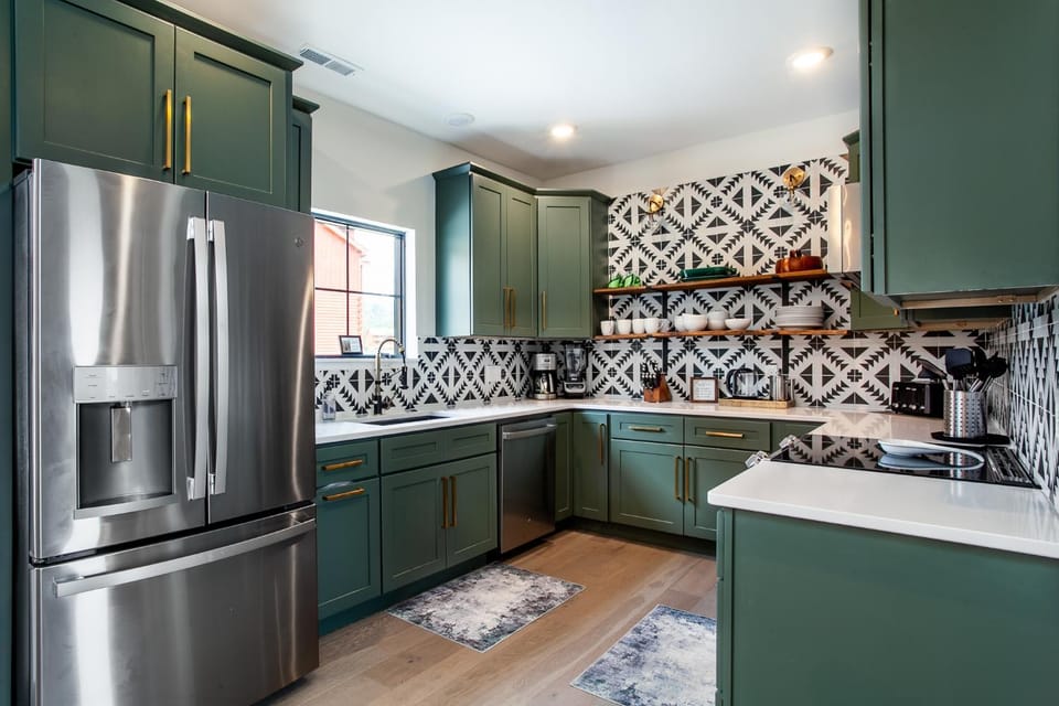 Kitchen or kitchenette, dishwasher, oven, pet friendly