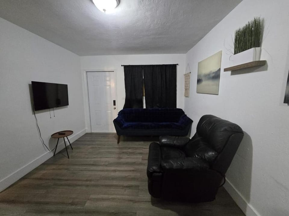 Cozy Place Near Design District - 3 Apartment in Miami