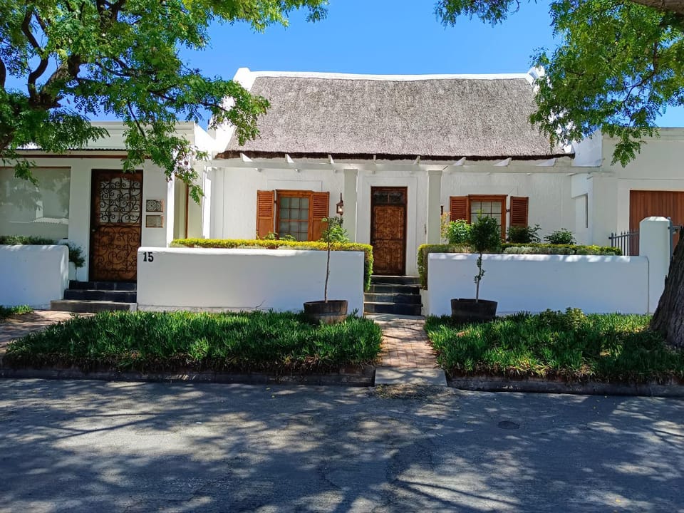 Property building, Day, Garden, Garden view, Parking