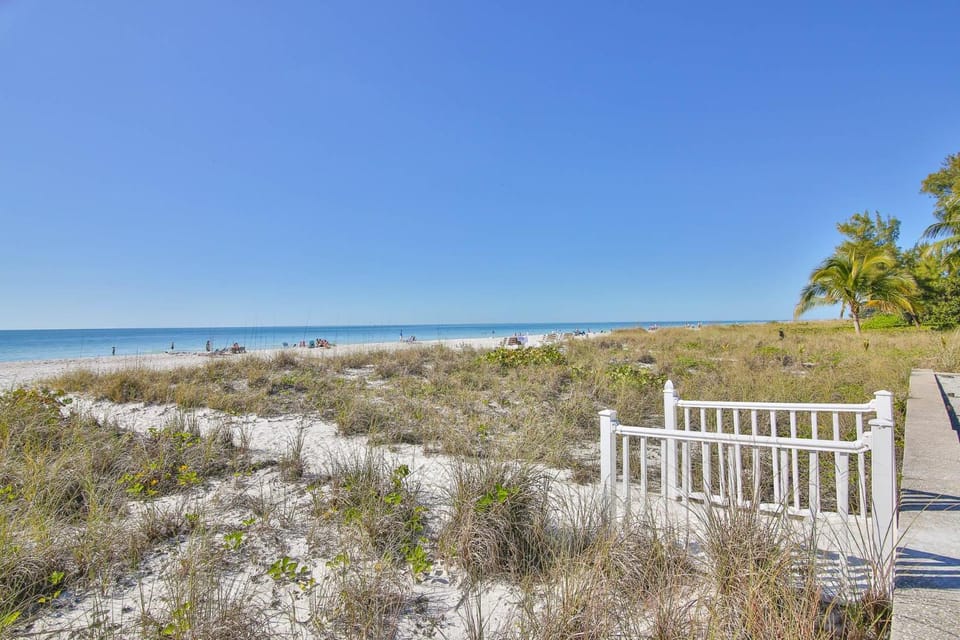 La Casa AMI Beachside House in Holmes Beach